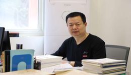 西安翻译学院优秀教师杨高峰：立足三尺讲台，书写不悔人生