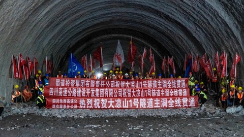 西南第一长高速公路隧道贯通，乐西高速马昭段今年底建成通车！