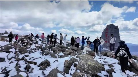 鳳凰山景區(qū)：一山兩季，邂逅五月飄雪童話世界