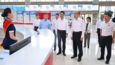 许勤到哈尔滨市调研卫生健康工作并向医务工作者致以节日问候