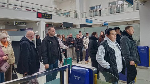 饶河口岸2025年度客货运输开启季节性闭关