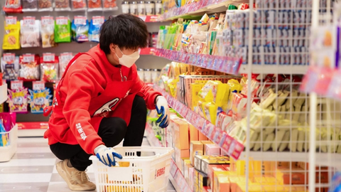 万辰“穷养”休闲零食品牌 