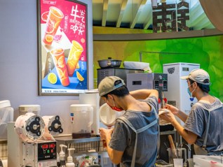 外卖大战的订单冲爆咖啡奶茶店